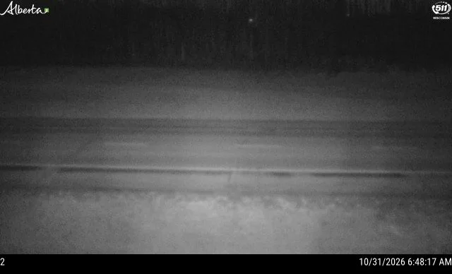 Hwy 2: North of Balzac Overpass south of Airdrie camera snapshot